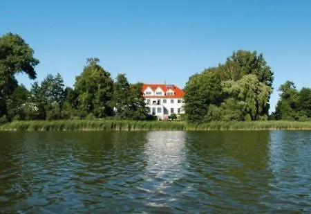 Ferienwohnungen-am-schloss-wohnung-5-der-hahn Behren-Lubchin