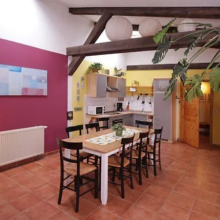 Ferienwohnungen-am-schloss-wohnung-5-der-hahn * Behren-Lubchin