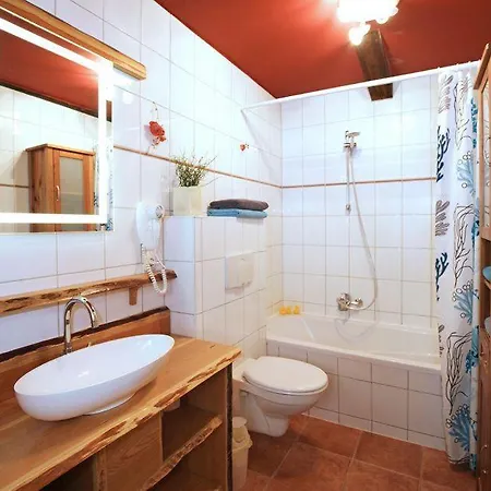 Ferienwohnungen-am-schloss-wohnung-5-der-hahn Behren-Lubchin
